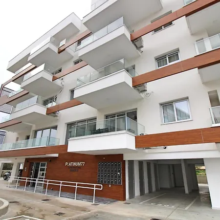 Modern & Stylish Pool 5 Min To & Mymall Apartment *