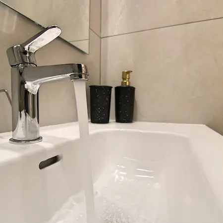 Modern & Stylish Pool 5 Min To & Mymall Lemesos