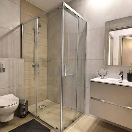 Modern & Stylish Pool 5 Min To & Mymall *