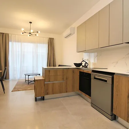 Modern & Stylish Pool 5 Min To & Mymall Apartment Limassol
