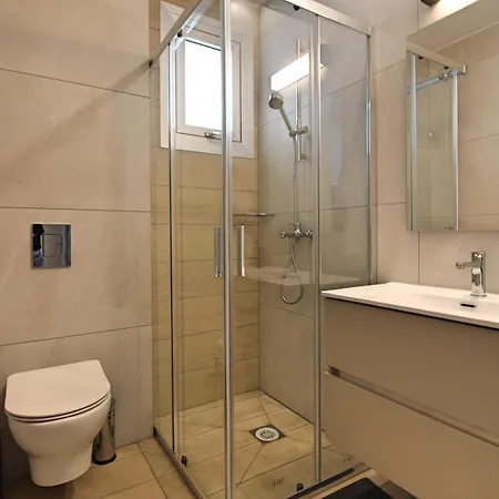 Apartment Modern & Stylish Pool 5 Min To & Mymall