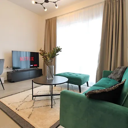 Modern & Stylish Pool 5 Min To & Mymall Lemesos