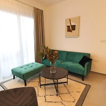 Apartment Modern & Stylish Pool 5 Min To & Mymall