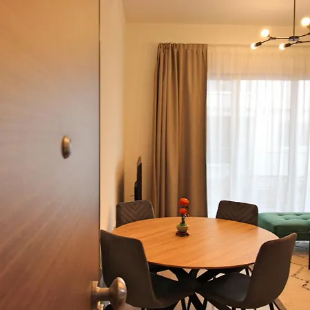 Modern & Stylish Pool 5 Min To & Mymall Appartement