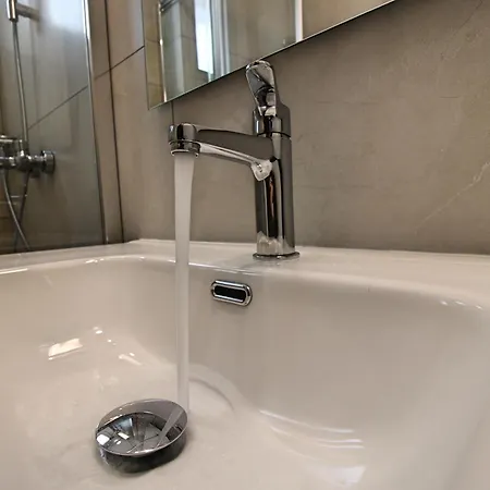 شقة Modern & Stylish Pool 5 Min To & Mymall ليماسول