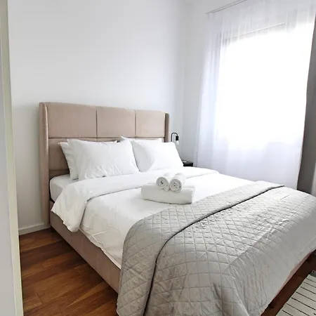 Apartment Modern & Stylish Pool 5 Min To & Mymall Limassol